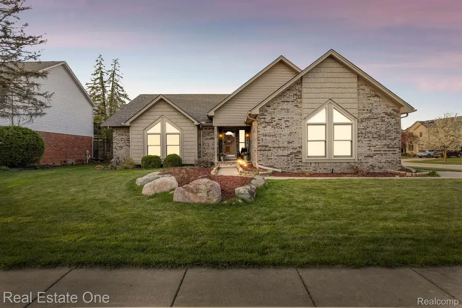 20185 Bayfield Drive, Clinton, MI 48038 - #2