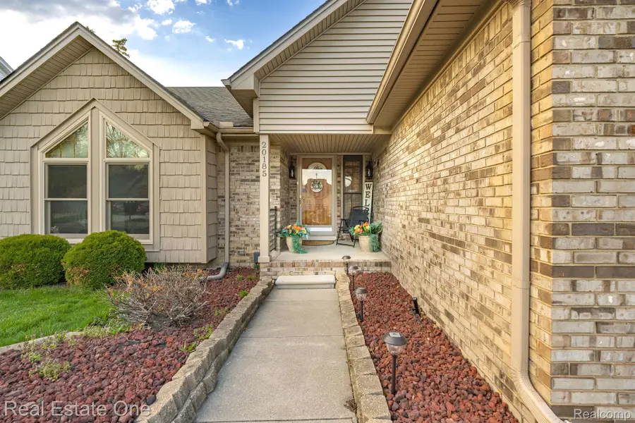 20185 Bayfield Drive, Clinton, MI 48038 - #3