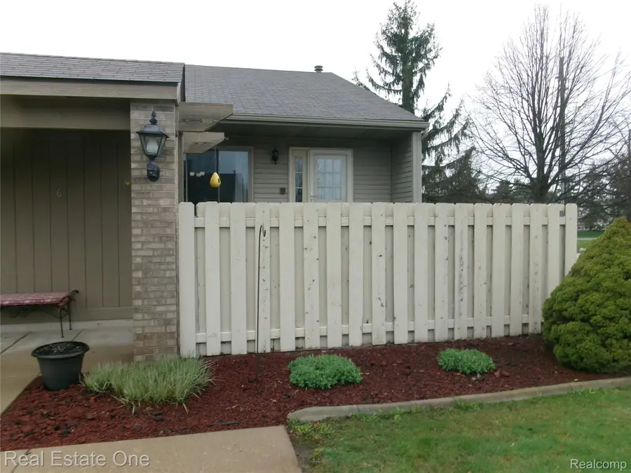 61960 Arlington Circle #6, South Lyon, MI 48178 - #2
