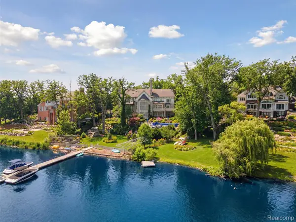 3075 Heron Pointe Drive, BloomfieldHills, MI 48302