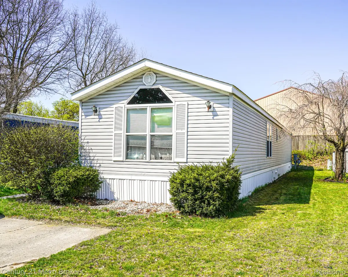831 N Pontiac Trail #37, Walled Lake, MI 48390 - #1
