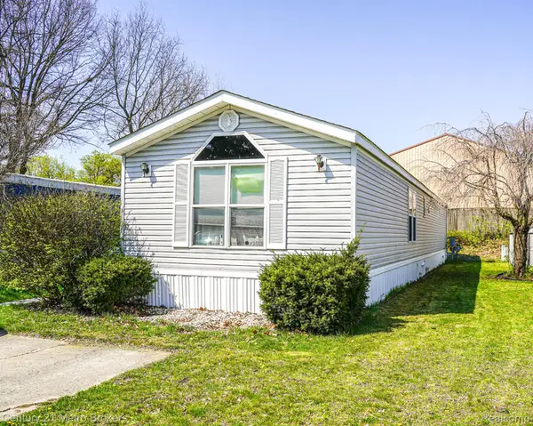 831 N Pontiac Trail #37, WalledLake, MI 48390