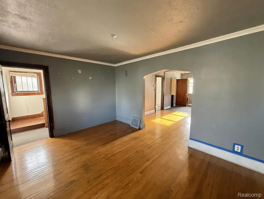 614 E Marengo Avenue, Flint, MI 48505 - #3