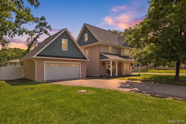 5685 Crescent Road, Waterford, MI 48327