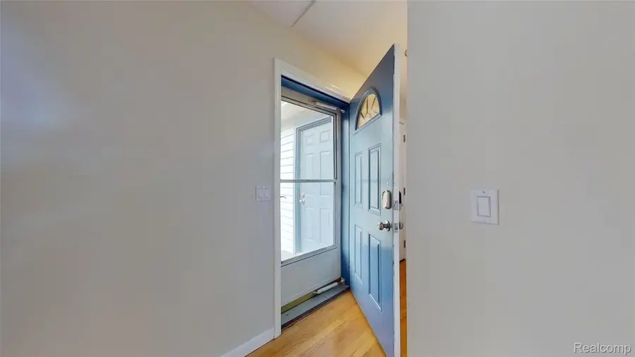 715 Lakeside Drive, Waterford, MI 48328 - #3