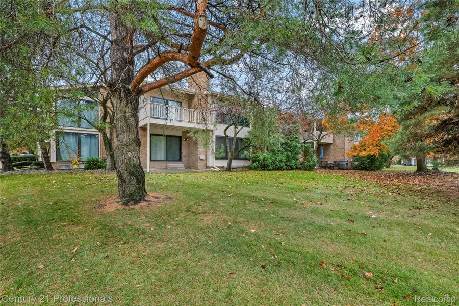 7106 Bridge Way W, West Bloomfield, MI 48322 - #3