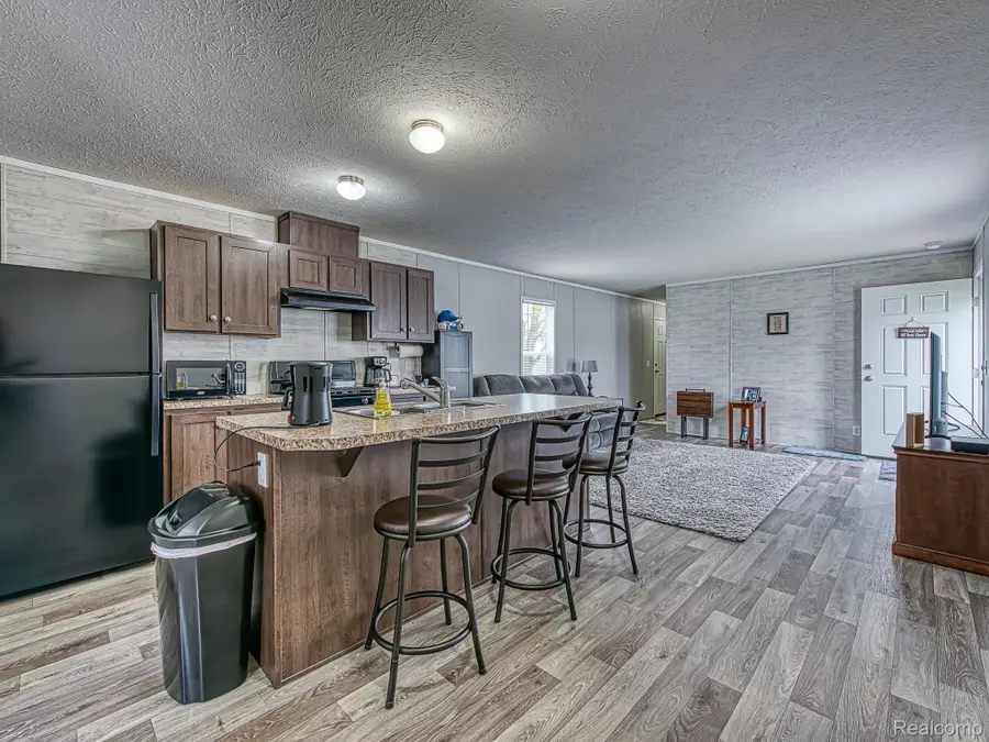 139 Menlo Park Dr, Belleville, MI 48111 - #2