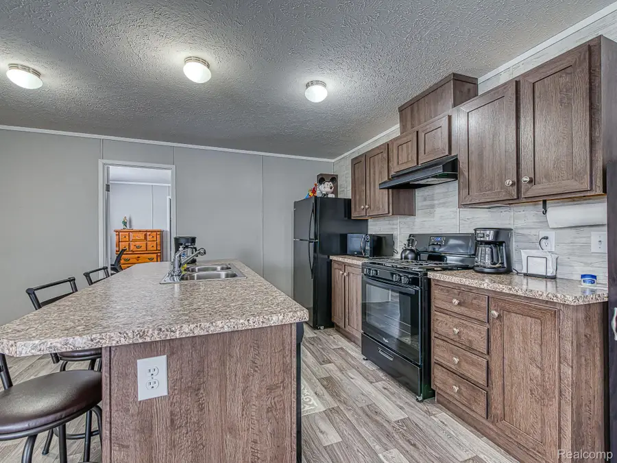 139 Menlo Park Dr, Belleville, MI 48111 - #3