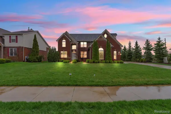 1002 Carriage Trace Boulevard, SouthLyon, MI 48178