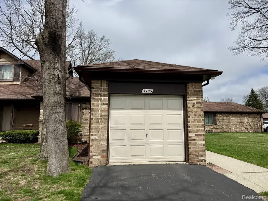 3793 Heritage Parkway, Dearborn, MI 48124 - #3