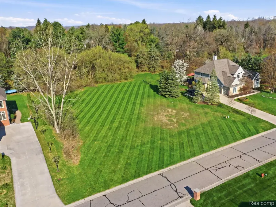 4672 Woodland Hills Drive, Rochester, MI 48306 - #2