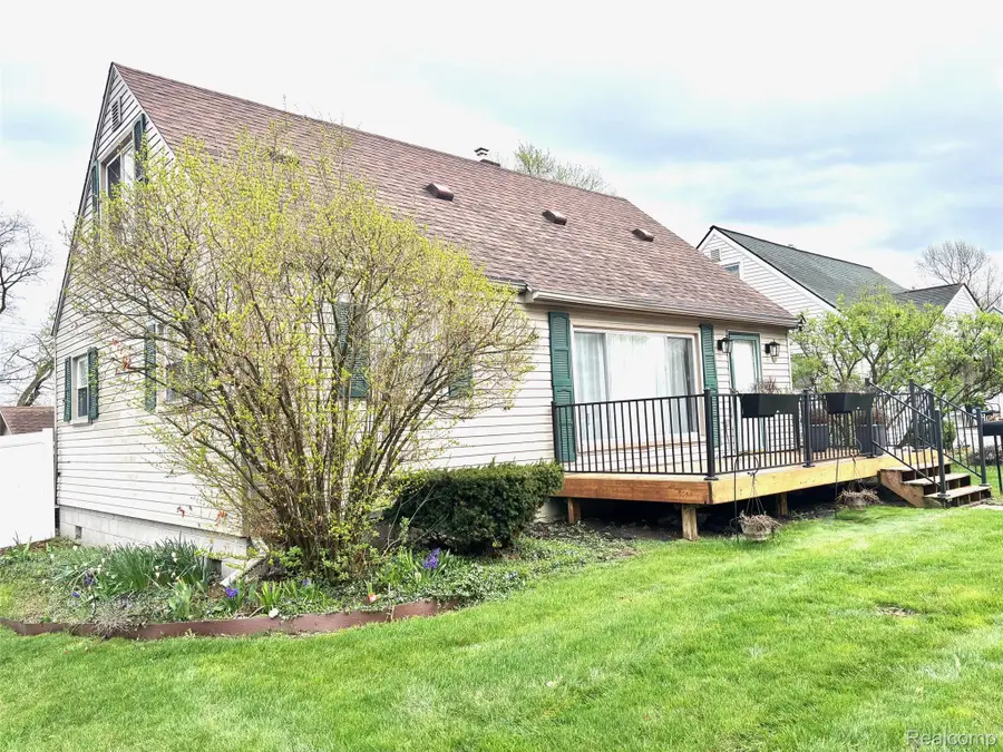 505 S Chocolay Avenue, Clawson, MI 48017 - #2