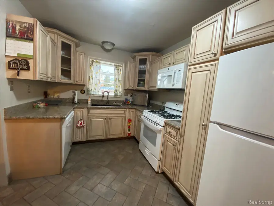 2016 W 12 Mile Road, Royal Oak, MI 48073 - #2