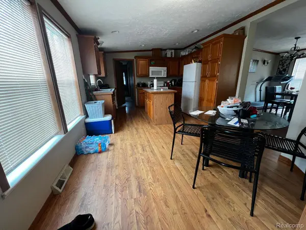 67 Carmell, Belleville, MI 48111