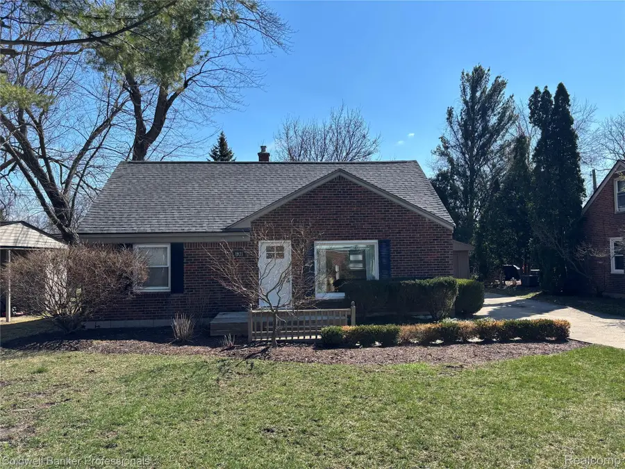 1921 Beverly Street, Sylvan Lake, MI 48320 - #2