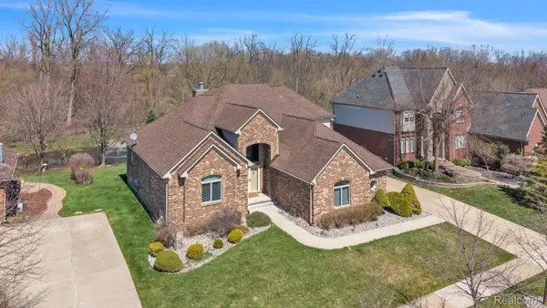 47081 Hidden River Circle N, Canton, MI 48188