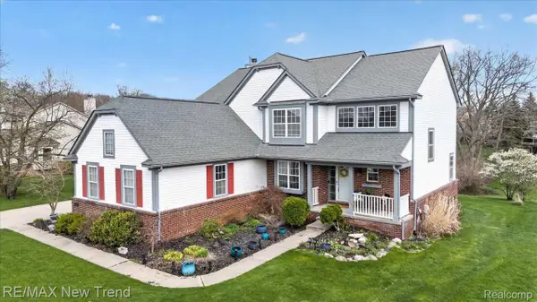 2032 Dover Drive, Wixom, MI 48393