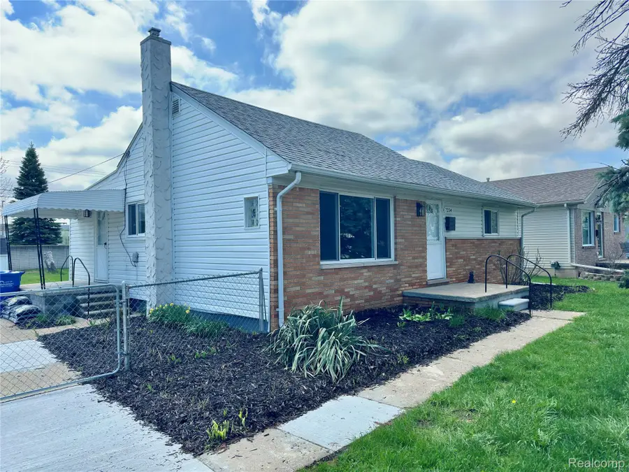 7254 Gerald Avenue, Warren, MI 48092 - #2