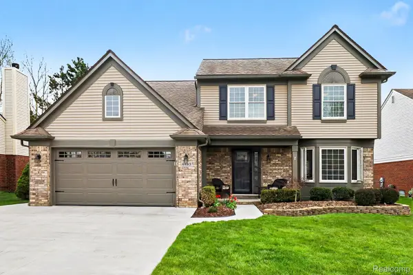 6883 Essex Court, Waterford, MI 48327