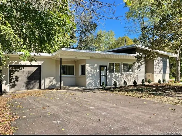 2920 Valley Drive, AnnArbor, MI 48103