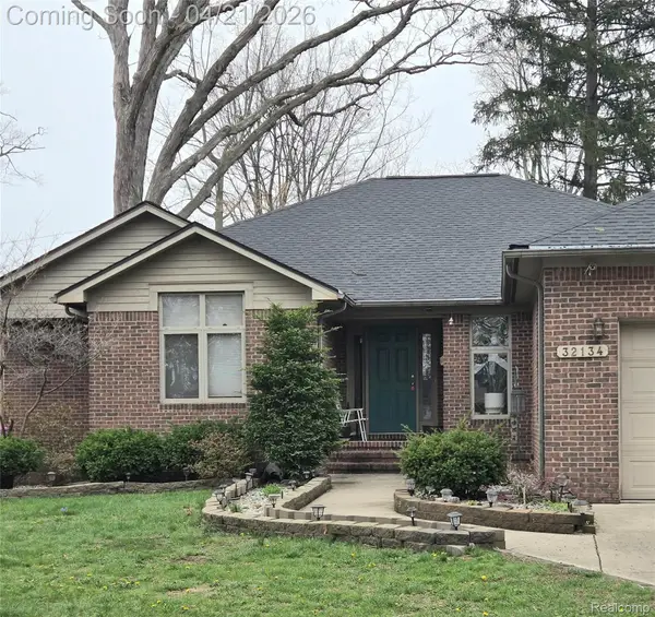 32134 Leona Street, GardenCity, MI 48135