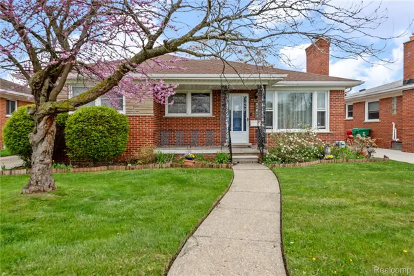 24861 Almond Avenue, Eastpointe, MI 48021