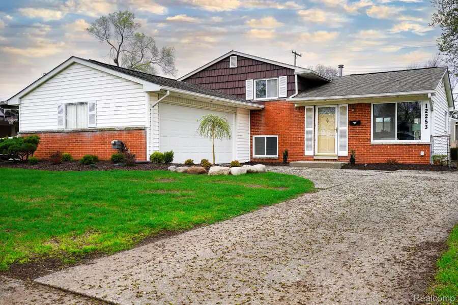 12253 Wheaton Drive, Sterling Heights, MI 48313 - #2