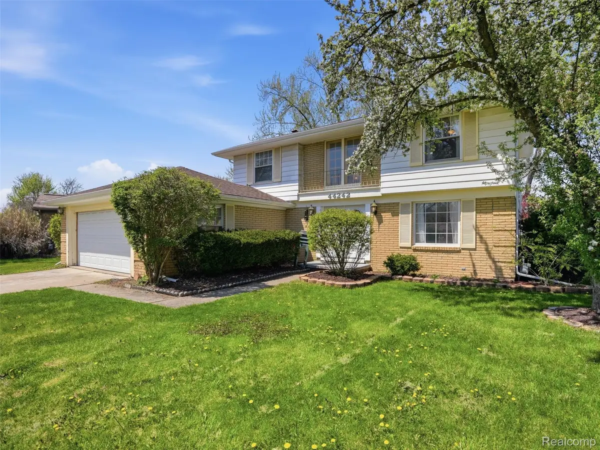 44242 N Umberland Circle, Canton, MI 48187 - #1