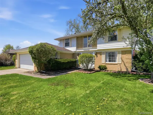 44242 N Umberland Circle, Canton, MI 48187