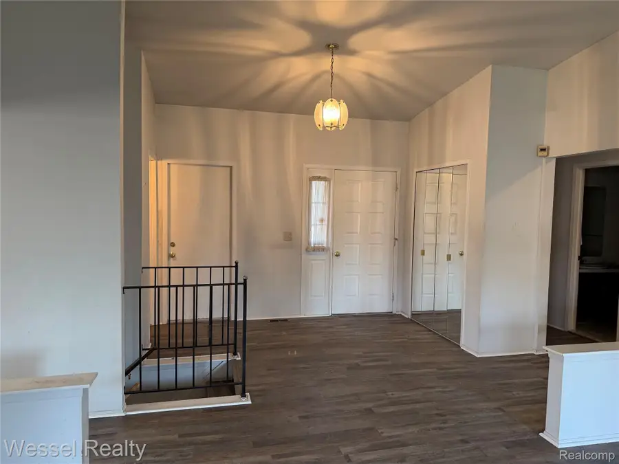 36675 Engleside Drive, Sterling Heights, MI 48310 - #2