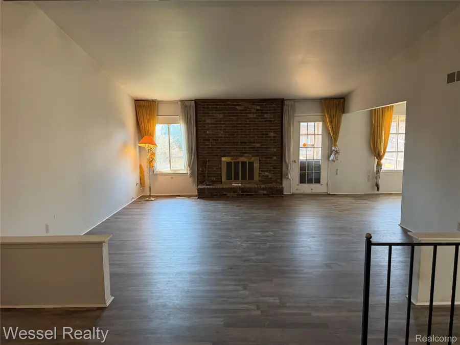 36675 Engleside Drive, Sterling Heights, MI 48310 - #3