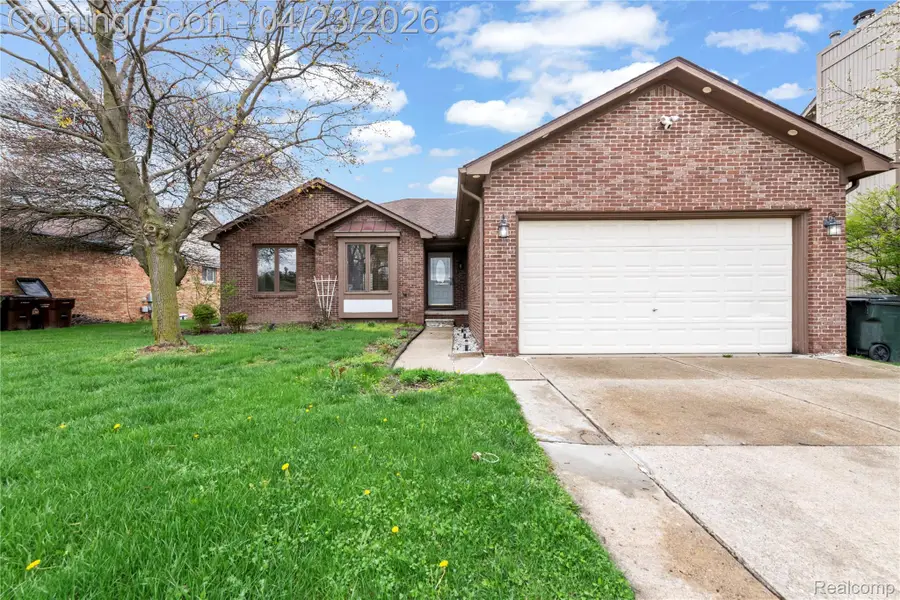 46902 Amberwood Drive, Shelby, MI 48317 - #2