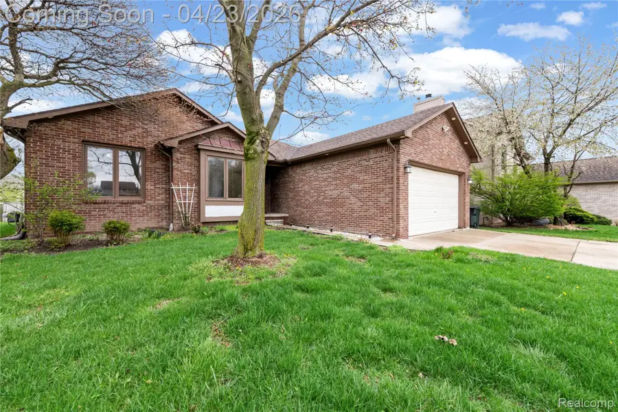 46902 Amberwood Drive, Shelby, MI 48317 - #3