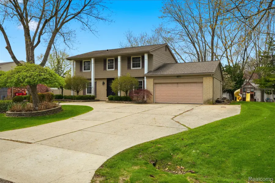 5701 Tequesta Court, West Bloomfield, MI 48323 - #2