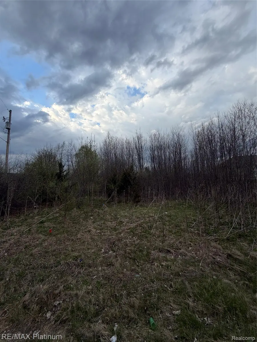 4241 Maple Avenue, Burton, MI 48439 - #3