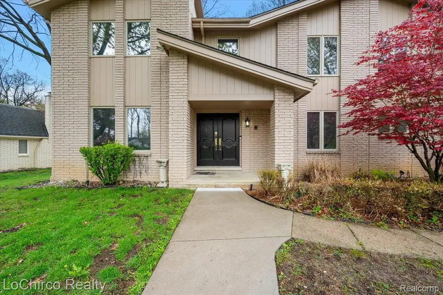 6019 Glen Eagles Drive, West Bloomfield, MI 48323 - #2
