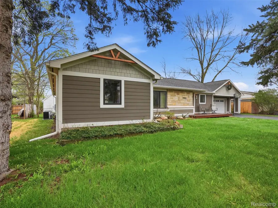 590 N Sheldon Road, Plymouth, MI 48170 - #3