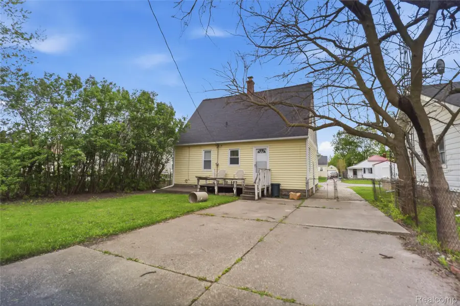 3317 Cheyenne Avenue, Burton, MI 48529 - #2
