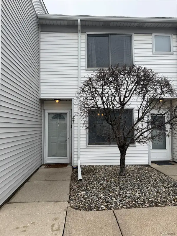 47 Rosebud Lane, MtClemens, MI 48043