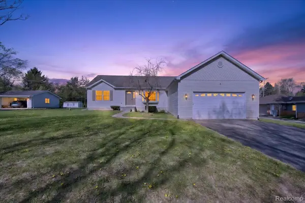 9074 Hamburg Road, Brighton, MI 48116