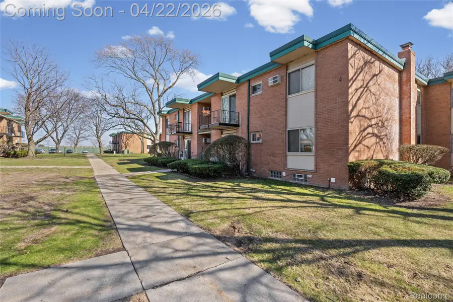 1840 Axtell Drive #8, Troy, MI 48084 - #3