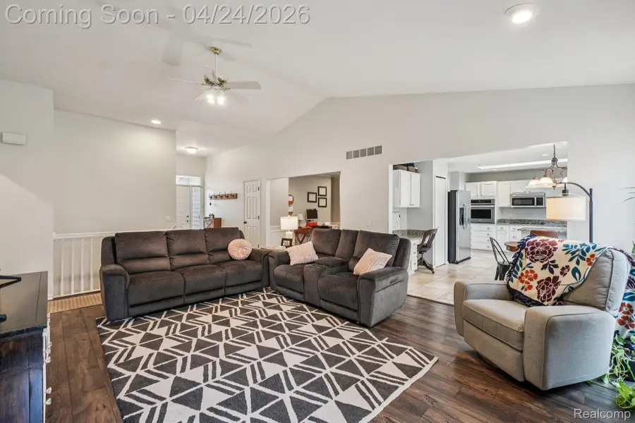 5819 Valley Drive, Clarkston, MI 48348 - #3