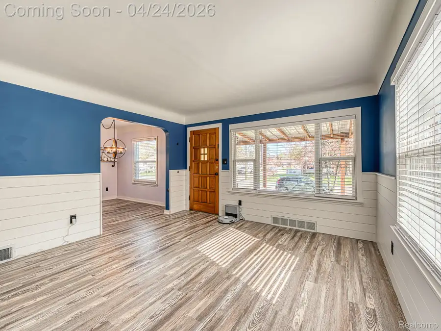 877 Moran Avenue, Lincoln Park, MI 48146 - #3