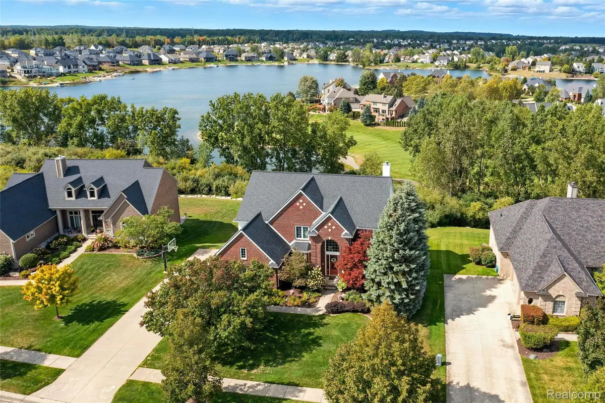 656 Overlook Drive, Oxford, MI 48371 - #1