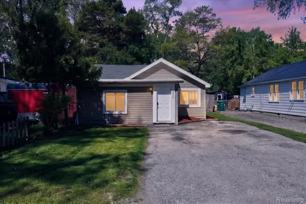 986 Pine Road, BayCity, MI 48706