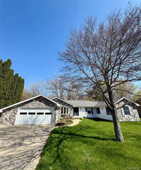2949 E Hillside Drive, Midland, MI 48640