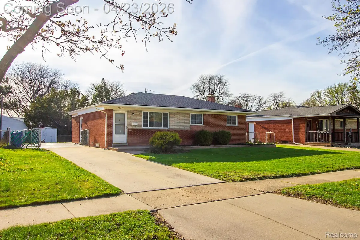 27051 E Pleasant Drive N, Warren, MI 48088 - #1