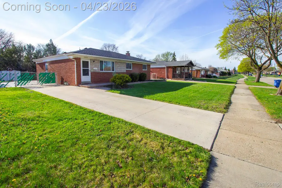 27051 E Pleasant Drive N, Warren, MI 48088 - #3