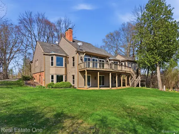 9990 Sashabaw Road, Clarkston, MI 48348
