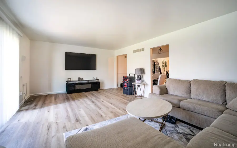 16931 General Avenue, Fraser, MI 48026 - #2